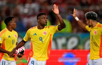 La Selección Colombia cerró la Eliminatoria con una fiesta de goles en Venezuela y un héroe inesperado, Luis Suárez, quien marcó cuatro de los seis goles en el partido. FOTO: AFP