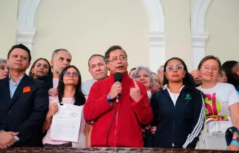 El jefe de Estado radicó la solicitud de la consulta el pasado 1 de mayo. El Senado discutirá su conveniencia el próximo 13 de mayo. FOTO: PRESIDENCIA