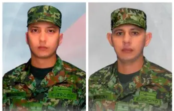 Los uniformados retenidos eran Julián Reinel Sáenz (derecha) y Yimer Andrés Coral Gómez (izquierda), ambos soldados profesionales. FOTO: ARCHIVO PARTICULAR