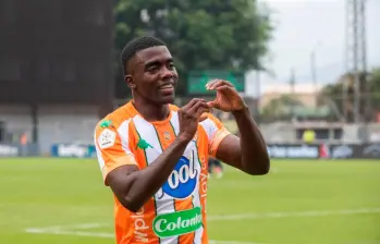 Luis Ángel Díaz celebrando uno de los goles que marcó con Envigado en la Liga Betplay. FOTO ESNEYDER GUTIÉRREZ 
