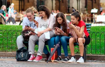 Expertos advierten que los algoritmos de redes sociales exponen a niños y adolescentes a contenidos adictivos y dañinos que afectan su bienestar emocional y salud mental. FOTO Pixabay