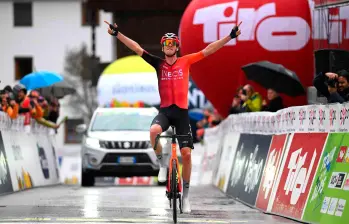 Thymen Arensman, del Team Ineos, fue el ganador de la etapa 19 del Tour de Francia. FOTO TOMADA X @ThymenArensman