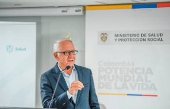 El ministro de Salud, Guillermo Jaramillo, durante el anuncio de los decretos este lunes. FOTO CORTESÍA