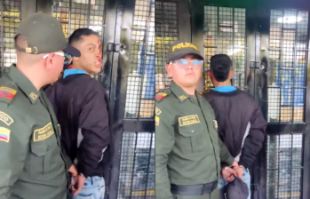 El presunto ladrón fue esposado y detenido en zona norte de Bogotá. FOTO: Captura de video