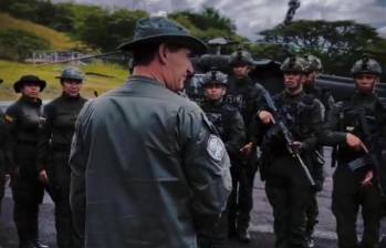 Con 200 uniformados, la Policía nacional comenzó con el operativo que combatirá el crimen organizado en el municipio de Tuluá, Valle del Cauca. FOTO: Captura video Twitter @DirectorPolicia