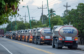 40 carrotanques que llegaron a La Guajira el mes pasado están parqueados en una base militar en Uribia y no han podido funcionar. FOTO: Tomada de redes sociales. 