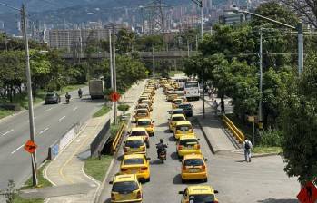Manifestación de taxistas en Envigado. FOTO: Cortesía Denuncias Antioquia Manifestación de taxistas en Envigado. FOTO: Cortesía Denuncias Antioquia