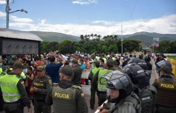 Ante el cierre del tráfico aéreo, la frontera colombo-venezolana podría experimentar un alto flujo migratorio con todos los problemas de seguridad de ello se derivarían. FOTO: COLPRENSA