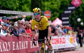 Simon Yates, de 32 años, levantará este domingo el título más importante de su carrera deportiva. FOTO X-VISMA
