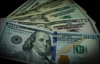 El dólar profundiza su caída y se negocia en promedio debajo del umbral de $3.985. FOTO: Colprensa.