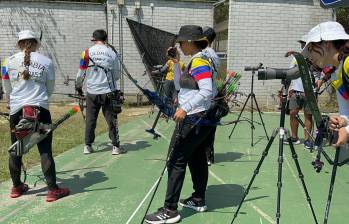 Algunos de los arqueros de la Selección Colombia de Tiro con Arco, modalidad recurvo, entrenando en la Unidad Deportiva de Belén Andrés Escobar Saldarriaga. FOTO: FEDERACIÓN DE TIRO CON ARCO 