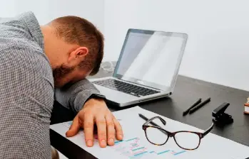 El aislamiento laboral es un factor silencioso que erosiona el compromiso y la satisfacción laboral. FOTO: PEXELS