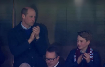 El príncipe William, heredero de la corona británica, apareció junto a su hijo George. FOTO: Captura de video