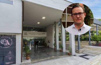 El secretario de Cultura Ciudadana de la ciudad, Santiago Silva, anunció varias medidas para arreglar la infraestructura de la BPP. FOTO Alcaldía de Medellín