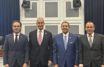 El representante Mario Díaz-Balart y Henry Cuellar se reunieron con Federico Gutiérrez y Alejandro Eder. Foto: @MarioDB