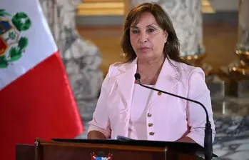 El Consejo de Ministros de Perú aprobó este miércoles incrementar el sueldo de la presidenta Dina Boluarte de 16.000 soles a 35.568 soles mensuales. FOTO: AFP