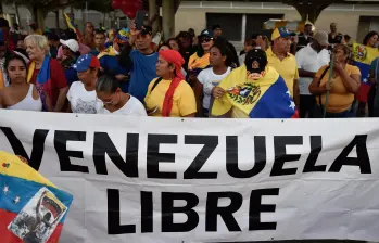 Venezolanos se congregaron en La Plaza de La Paz, para realizar una protesta pacífica en contra de la toma de posesión presidencial de Nicolás Maduro en Venezuela. Foto de archivo: Colprensa - Cristian Bayona