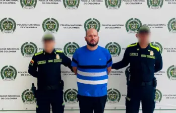 El hombre habría alquilado un vehículo particular que registró para prestar servicios de transporte y cometer actos delictivos. Foto: Cortesía. 