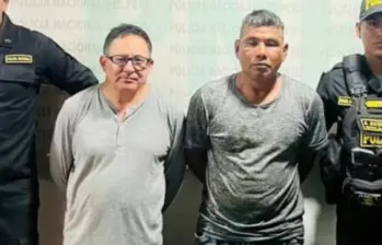 Carlos Sánchez Ordegón y John Amia López fueron condenados y expulsados por delito de violación de la soberanía extranjera en el distrito de Santa Rosa de Loreto. FOTO: Autoridades peruanas