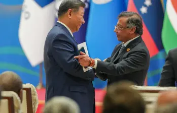 Xi Jinping y Petro se cruzaron este martes pero tendrán un encuentro de media hora en las próximas horas. Foto: Presidencia 