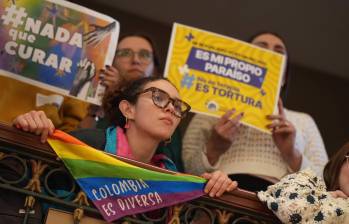 Con el lema “nada que curar”, congresistas aprobaron el proyecto de ley que busca prohibir las llamadas “terapias de conversión” en Colombia. FOTO: TOMADA DE X MININTERIOR