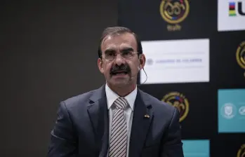 El exdirector de la Policía, Rodolfo Palomino, en una conferencia de prensa. FOTO: COLPRENSA. 
