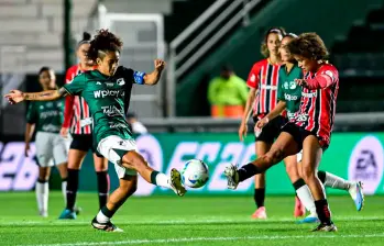 Paula García, capitana del Deportivo Cali fue la encargada de marcar el segundo tanto de las azucareras ante Sao Paulo, con un fuerte cobro de tiro penal. FOTO TOMADA X@LibertadoresFEM