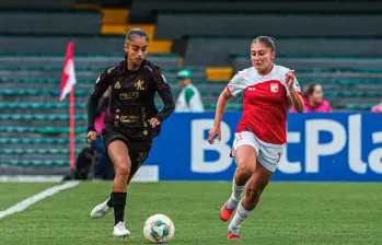 América le ganó a Santa Fe como visitante 1-0 con gol de Alexa Bahr, pero el compromiso fue interrumpido por actos racitas de parte de los hinchas de Santa Fe. FOTO: Tomada de X @AmericaCaliFem
