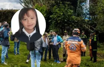 Valeria vestía uniforme del colegio: sudadera azul clara con el escudo del GCL y pantalón azul oscuro. Imagen: Redes Sociales.