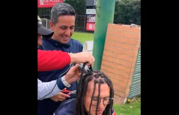 Este es el momento en el que el técnico Sebastián Oliveros inició el proceso de cambio de Santiago Montejo, CM de Fortaleza. PANTALLAZO VIDEO Este es el momento en el que el técnico Sebastián Oliveros inició el proceso de cambio de Santiago Montejo, CM de Fortaleza. PANTALLAZO VIDEO