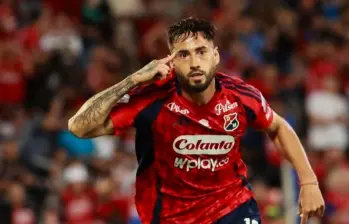 El delantero del rojo Francisco Fydriszewski marcó el primero del DIM en la final ante Santa Fe en el Atanasio Girardot. FOTO MANUEL SALDARRIAGA 