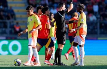 Este es el momento en el que Néiser Villarreal recibe tarjeta amarilla y por ello, se pierde el duelo de semifinal del Mundial Sub 20. FOTO TOMADA X@FIFAWorldCup
