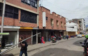 Dentro de este hotel, en el centro de Medellín, se habría producido la muerte de un hombre, al cual lanzaron en un costal hacia el sótano de un parqueadero vecino. FOTO: ANDRÉS GARCÍA HERNÁNDEZ