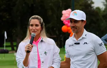 Camilo Villegas y su esposa María Ochoa en la inauguración del Torneo de Golf en Llanogrande organizado por la Fundación Mia’s Miracles. FOTO CORTESÍA MIAS MIRACLES 