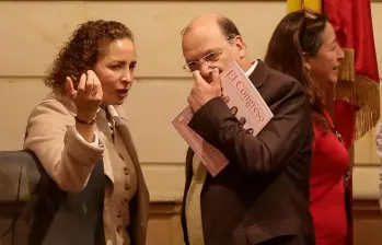 El ministro de Hacienda, Germán Ávila, radico la ponencia mayoritaria del Presupuesto General de la Nación. FOTO: Colprensa 