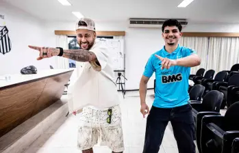 Neymar recreó junto a Matheus la celebración que en 2012 los hizo famosos. FOTO TOMADA X@SantosFC