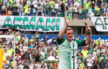 El día de su despedida de Nacional, entre lágrimas, Armani prometió que terminaría su carrera en el club verde. FOTO EL COLOMBIANO