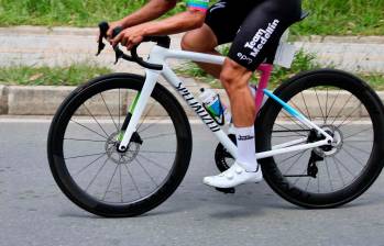 El ciclista Javier Jamaica del Team Medellín fue robado en vías de Cundinamarca, mientras entrenaba. FOTO CORTESÍA TEAM MEDELLÍN 