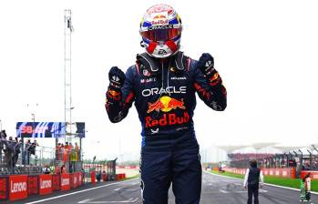Max Verstappen viene de ganar el Gran Premio de China y el Gran Premio de Japón conduciendo con Red Bull. Ocupa el primer lugar en el Mundial de Fórmula 1. FOTO Tomada de ‘X’: @redbullracing