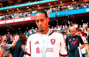 Virgil van Dijk alzó la voz a los directivos del Liverpool. FOTO @TouchlineX