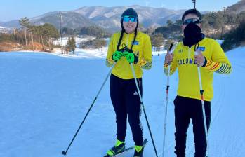 Juliana Castaño y Samuel Jaramillo en una de las jornadas de entrenamiento en la pista de hielo en Corea del Sur. FOTO cortesía 