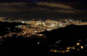 La idea es que de 8:30 p.m. a 9:30 p.m. apague las luces de su casa. FOTO Archivo El Colombiano