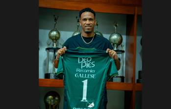 El arquero peruano Pedro Gallese exhibe la casaca número uno que usará con el Deportivo Cali, su nuevo club. FOTO: Cortesía Deportivo Cali
