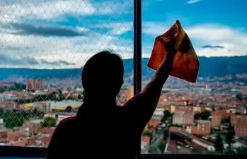 Medellín lidera la formalización del trabajo doméstico, 54% de empleadas con contrato y derechos. FOTO: Juan Antonio Sánchez.