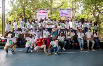 Jóvenes del Bajo Cauca y Urabá, dos de las nueve subregiones de Antioquia que podrán postular iniciativas en la convocatoria “Consejos de Paz en Acción 2025”. Las propuestas ganadoras recibirán un reconocimiento de hasta $10 millones en especie para fortalecer la construcción de paz territorial. Foto, Carlos Velázquez. 
