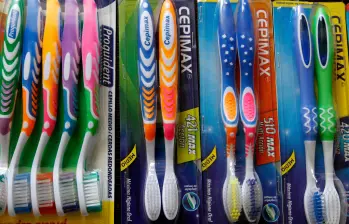 Los cepillos dentales manuales y eléctricos no son considerados dispositivos médicos. FOTO EL COLOMBIANO