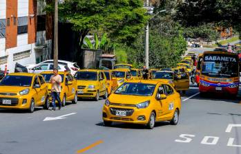 Sumando los usuarios en cada una de las plataformas de movilidad afiliadas a Alianza In (Uber, Cabify, Didi o InDrive), hay más de 230.000 cuentas de taxi vinculadas activamente. FOTO: Jaime Pérez