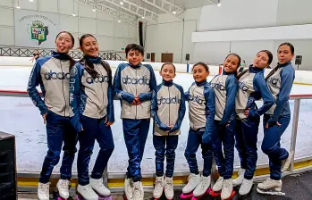 Cinco medallas de oro: sin pista para entrenar, patinadoras hicieron a Colombia campeona sobre hielo
