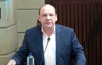 El ministro de Hacienda, Germán Ávila, explica detalles del presupuesto para 2026 en el Congreso. FOTO tomada de YouTube