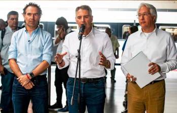 El gobernador Andrés Julián Rendón (centro) destacó la acción coordinada con el alcalde Federico Gutiérrez como un logro. FOTO: EL COLOMBIANO